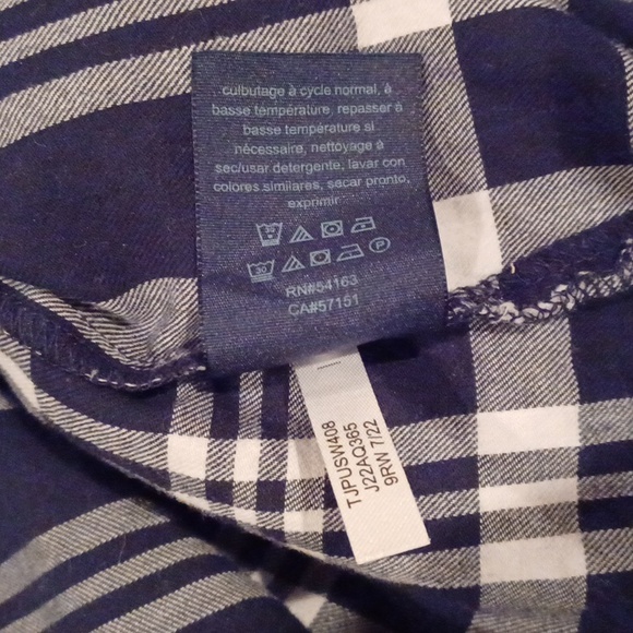 Tommy Hilfiger half-button down - Picture 9 of 9